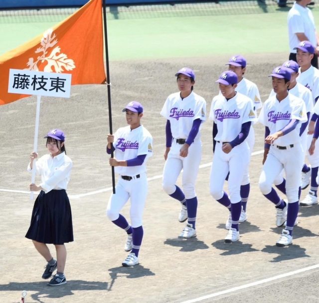 6/29(日)第107回全国高等学校野球選手権静岡県大会の開会式が静岡草薙球場で行われました。
本校野球部も堂々の行進を見せてくれました。
さあ、いよいよ高校野球の季節です。藤枝東ナインは今までの集大成を見せてくれるでしょう！
初戦は7/6（日）富士球場です。暑い中ですが応援よろしくお願いします！

#藤高　#藤枝東
#藤枝　#藤枝市　
#藤枝pr隊 
#藤高　#静岡県立藤枝東高等学校
#東高　#藤枝東はここが凄い 
#至誠一貫　
#誠のこころ芳しく
#藤枝東高　#野球部　#藤枝東野球部
#サッカーだけじゃない 
#夏の風物詩　#高校野球
#高校野球の季節　#目指せ甲子園
#高校部活　#部活動　
#高校スポーツ　#開会式　#草薙球場　
#白球舞う　#第107回全国高等学校野球選手権
#球けがれなく道険し